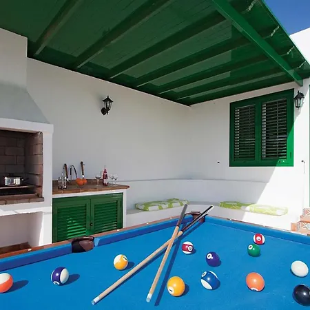Playa Blanca Sleeps 6 Air Con Wifi Willa *