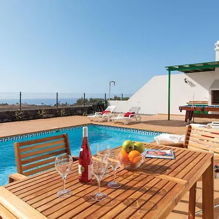 Βίλα Playa Blanca Sleeps 6 Air Con Wifi
